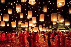 Đêm huyền ảo trong lễ hội đèn trời hút khách ở Thái Lan