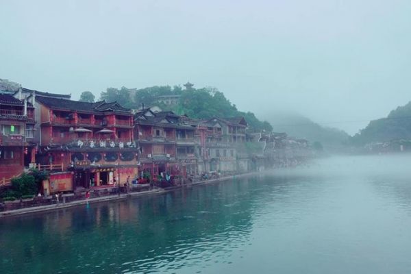 Gợi Ý Lịch Trình Chi Tiết 4 Ngày Phượt Phượng Hoàng Cổ Trấn