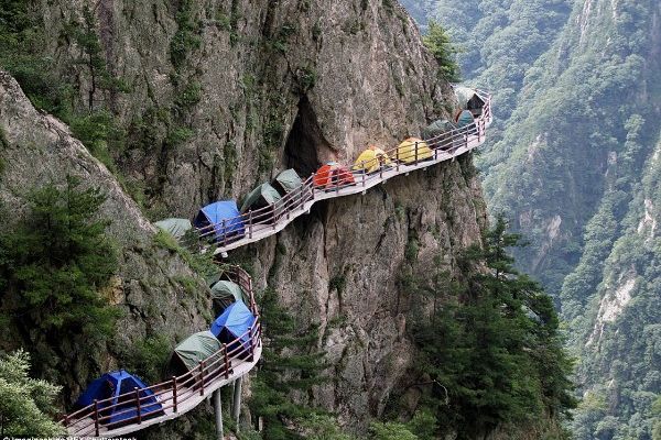 Du Lịch Trung Quốc Tham Gia Lễ Hội Cắm Trại Trên Độ Cao 1000m