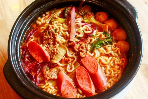 Mỳ Cay 7 Cấp Độ Kiểu Hàn Và Sự Thử Thách Với Gia Vị Ớt