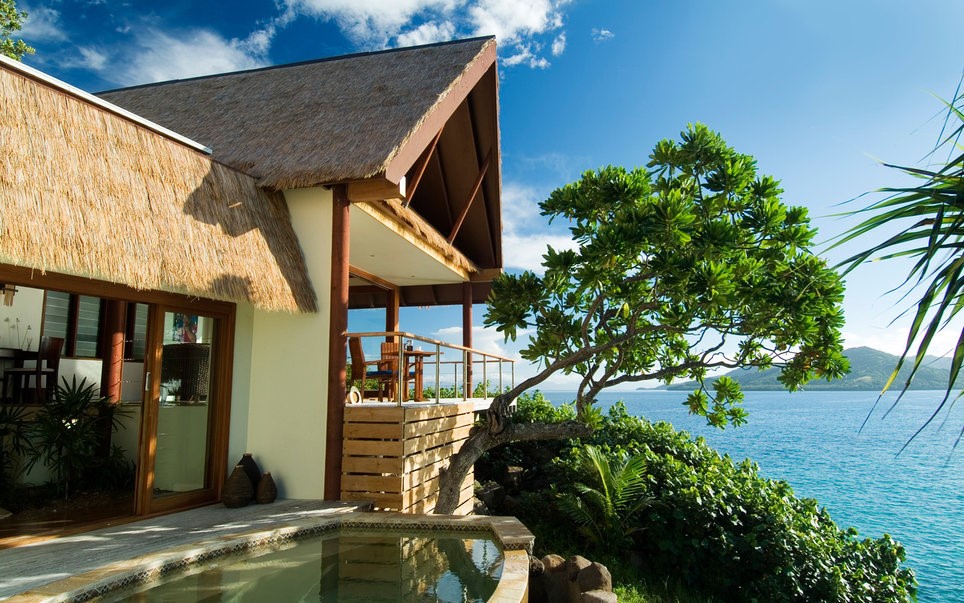 Fiji: Royal Davui Island Resort là nơi lý tưởng cho tuần trăng mật. Hòn đảo này chỉ có thể đến được bằng trực thăng hoặc tàu cao tốc, với 16 villa nằm trong những khu vườn nhiệt đới rộng hơn 4 ha. 