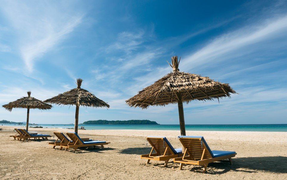 Bãi biển Ngapali, Myanmar: Nằm dọc Ấn Độ Dương trên bãi biển Ngapali, Amara Ocean Resort có 28 bungalow nằm rải rác trong rừng cọ. Nhà hàng ở resort có cảnh biển tuyệt đẹp, lý tưởng cho những bữa tối lãng mạn. 